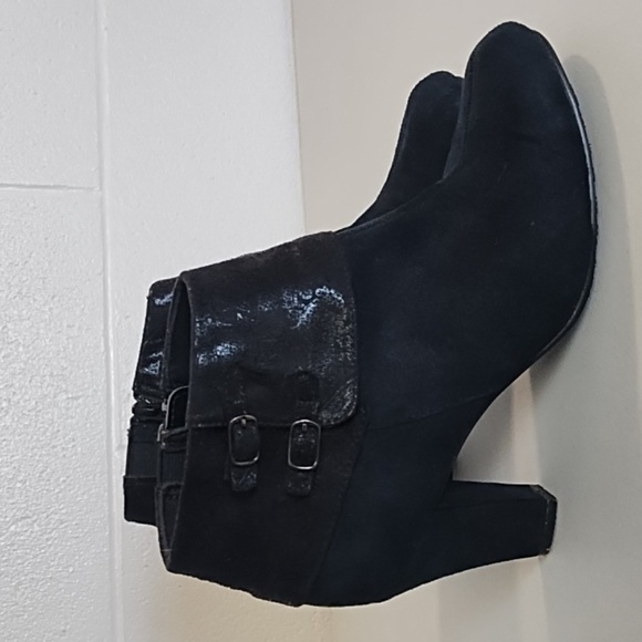 Soft Style Black Vegan Suede Fold Over Side Zip Padded Insole Ankle Boots - Picture 14 of 14